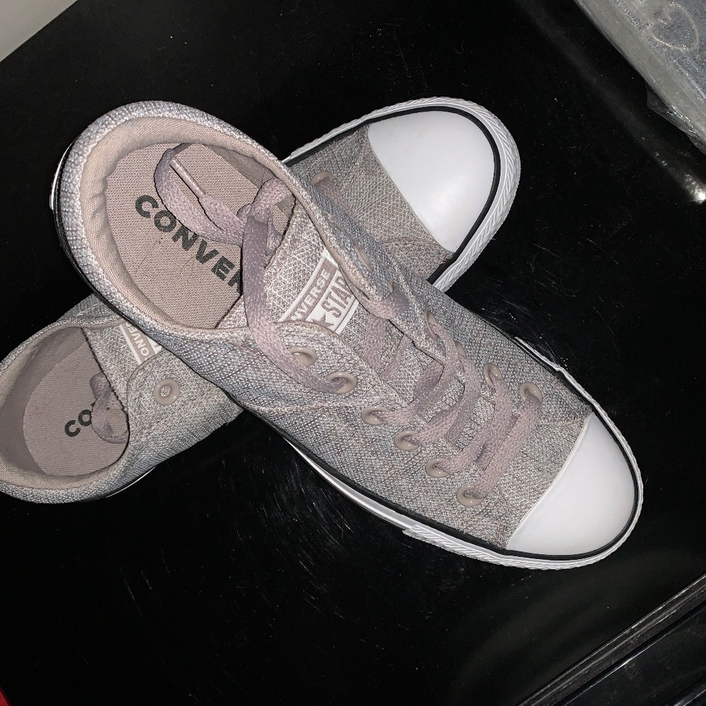 Women’s converse size 9 like new